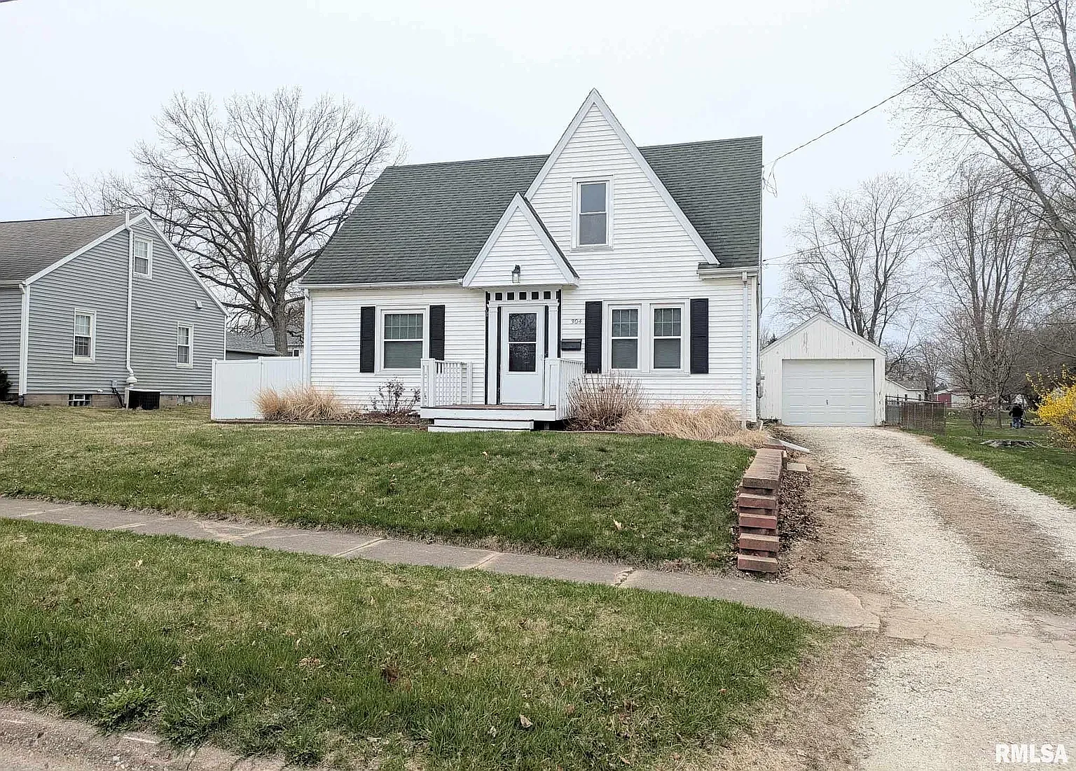 3 bed, 1376 sqft, $2,000 — Photo 3