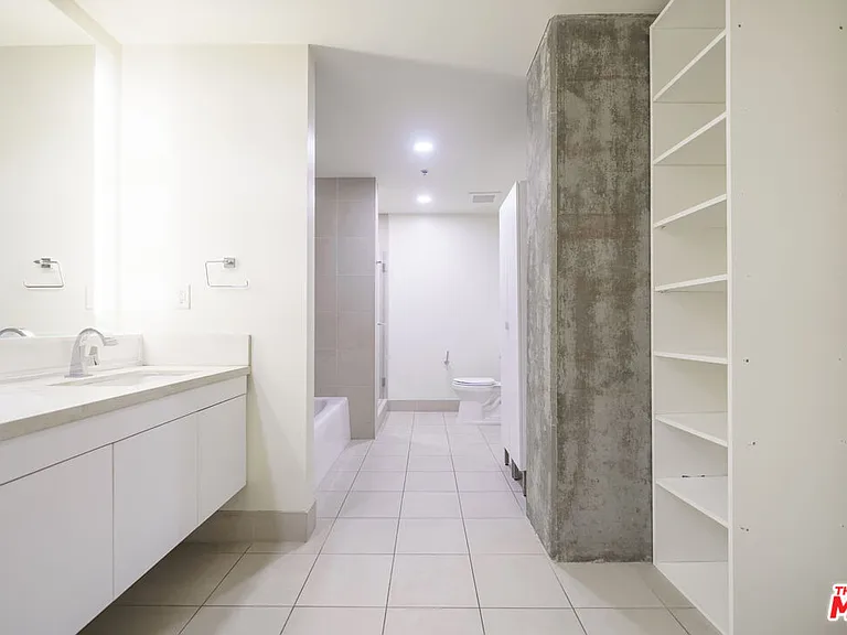 1100 S Hope St #716 — Photo 21