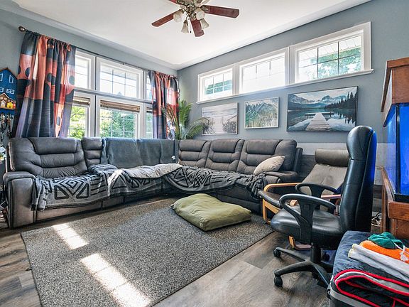 3rd image of 33852 Knight Ave