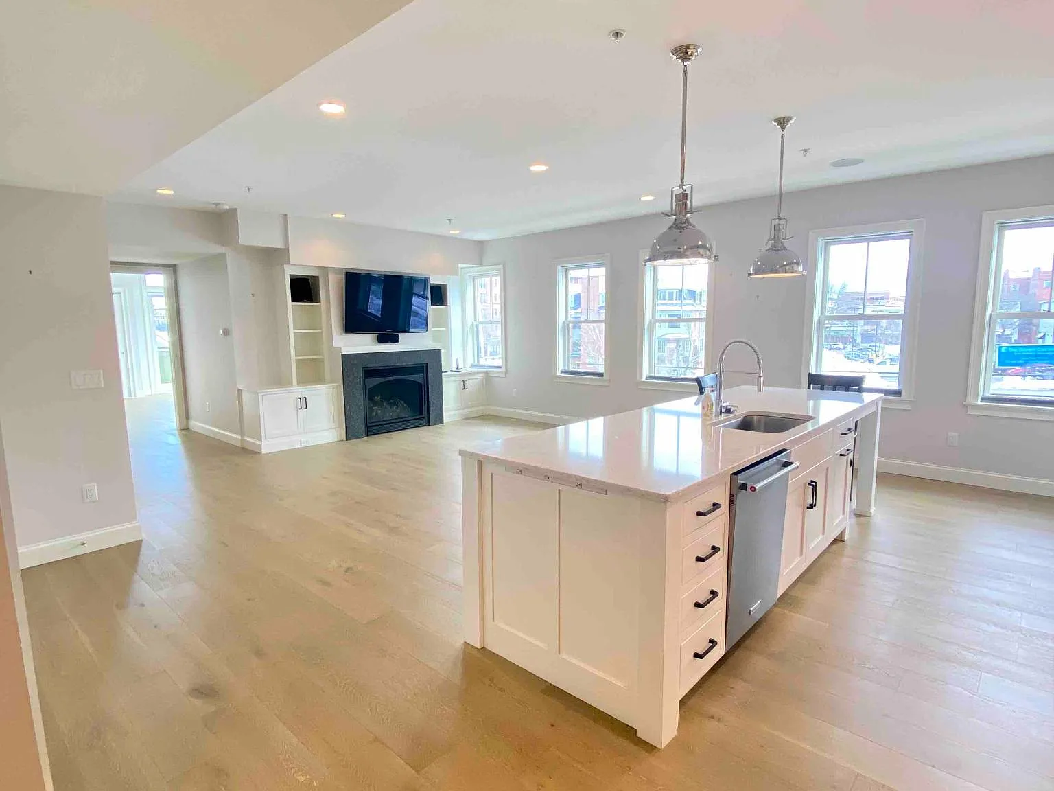 2 bed, 1250 sqft, $4,650 — Photo 1