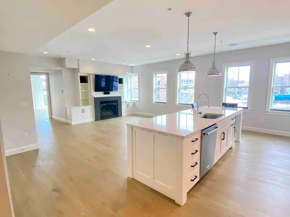 40 Bridge St #4, Portsmouth, NH 03801
