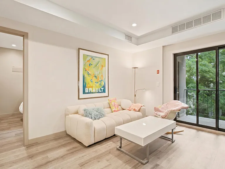 849 Madison St #4B — Photo 3