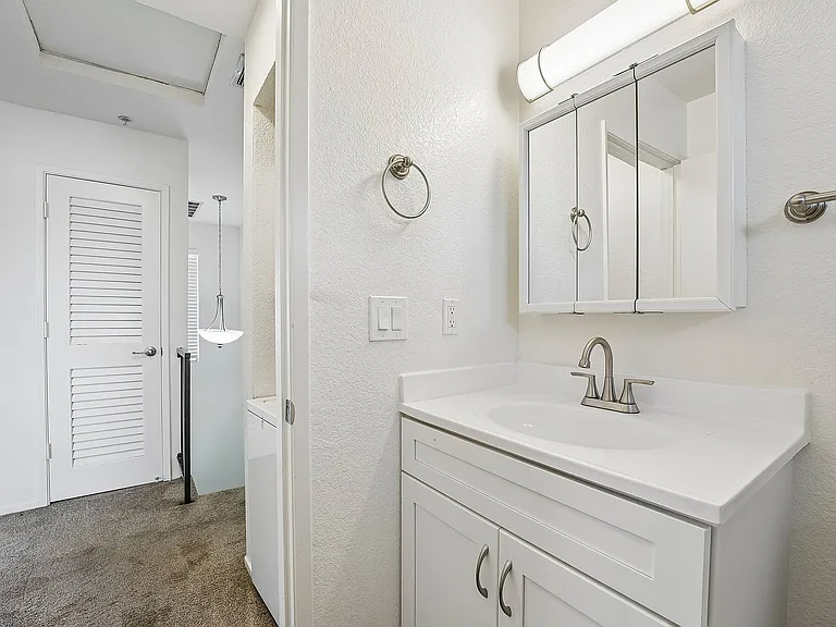 40-web-or-mls-403-425 Junction Ave 109A-S1807-036