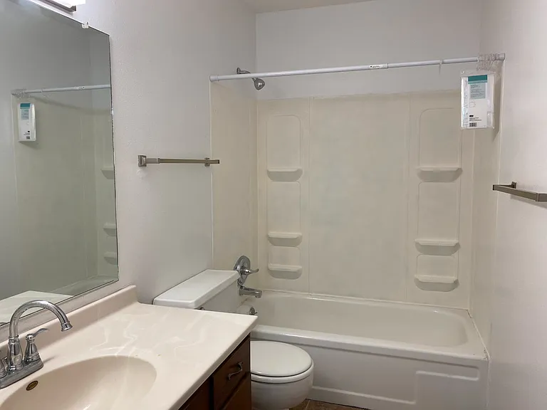 329 E 7th St #5 — Photo 9
