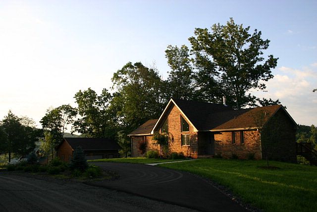 1st image of 233 Greenview Dr