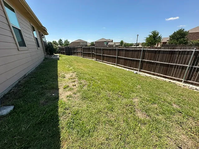5 bed, 2044 sqft, $2,400 — Photo 3