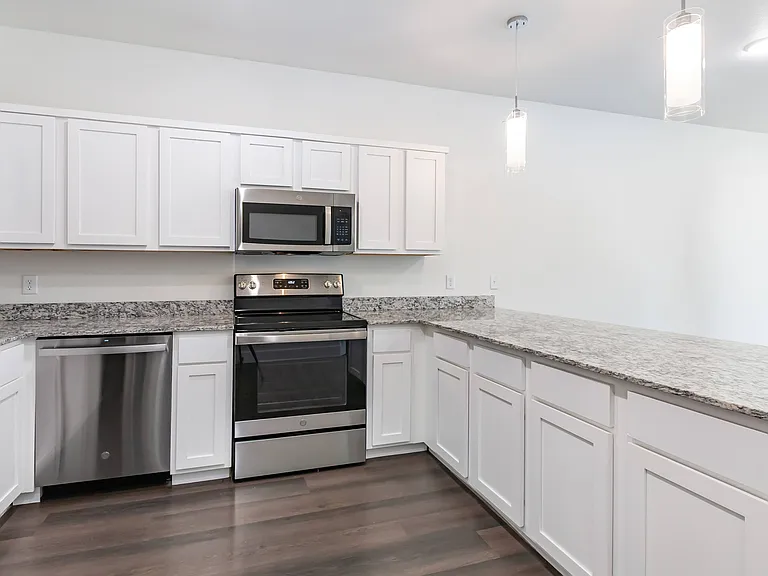 The Lakewood House Apartments — Photo 23