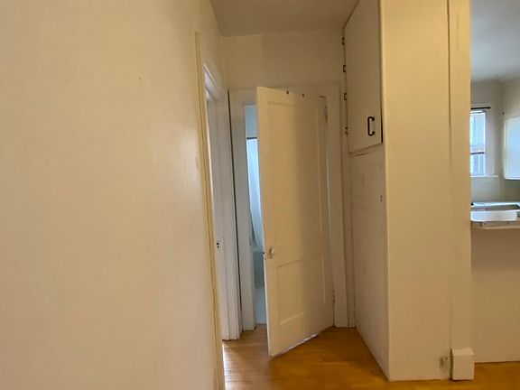 5th image of 1823 Portland Ave APT 8