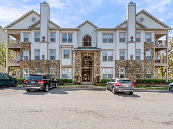 5909 Founders Hill Dr Unit 302, Alexandria, VA 22310