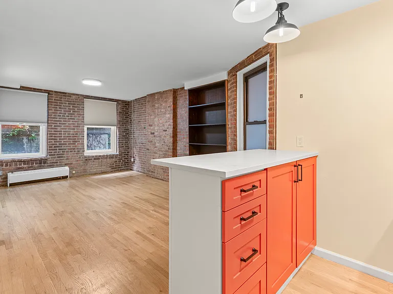 15 Jones St #1B — Photo 6