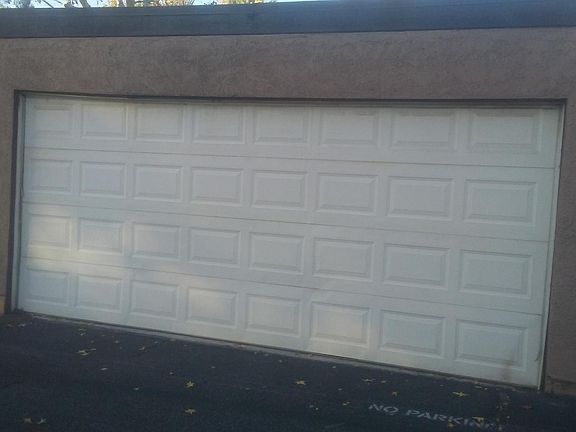 Two car garage / with remote