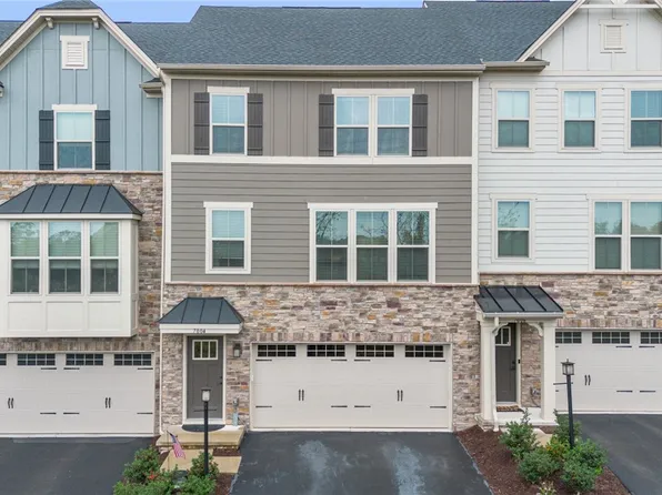 7004 Turnberry Ln, Jeannette, PA 15644