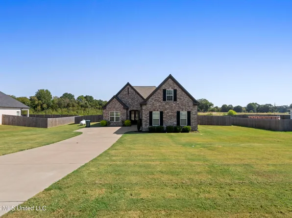 106 Ethelyn Smith Dr, Senatobia, MS 38668