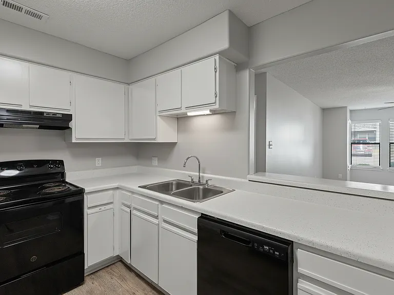 Courtney Square Apartments — Photo 2