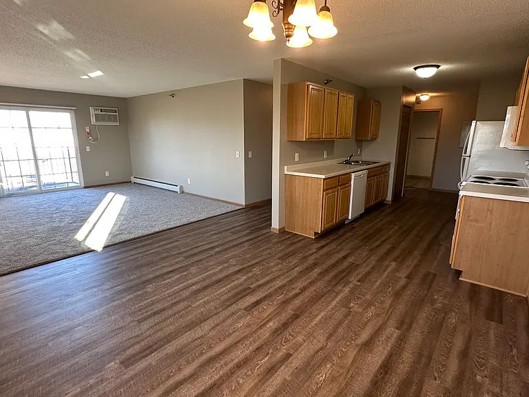Meadowlark Apartments — Photo 13