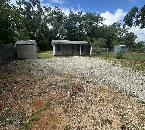 2nd image of 115 E HICKS Street