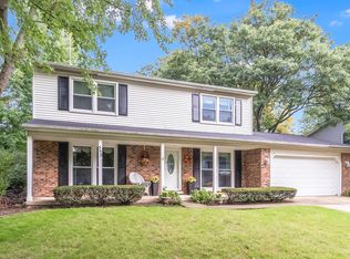 555 Carriage Hill Rd, Naperville, IL 60565