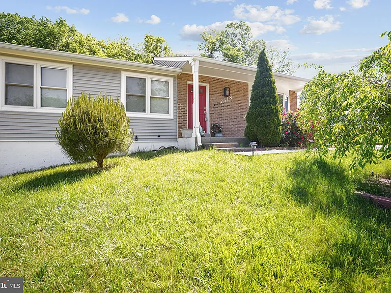7518 Bentree Rd — Photo 2