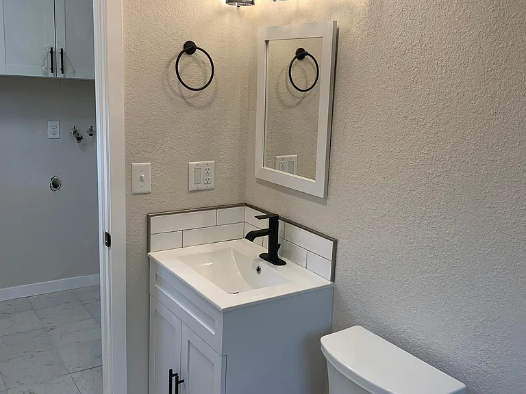 828 N Fee St — Photo 30