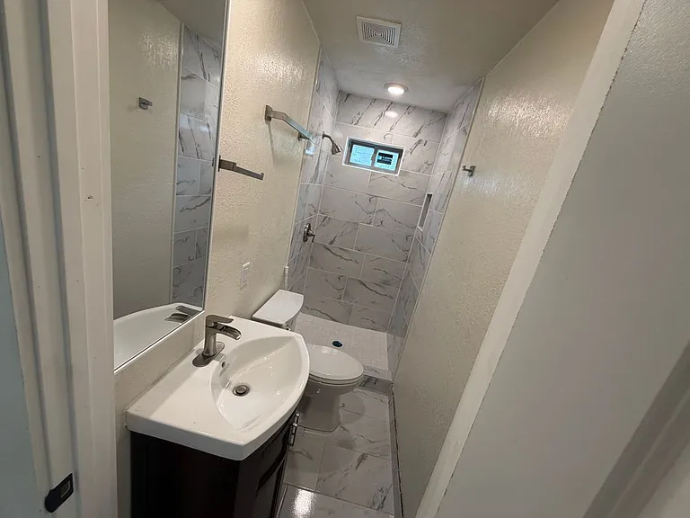 2047 W Laurel St #2 — Photo 1