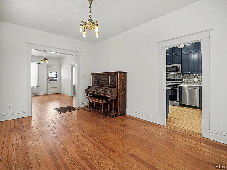 3427 Meade St — Photo 4