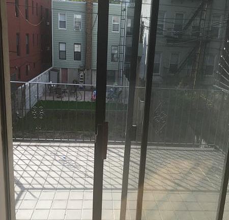 5th image of 2576 36th St #2R