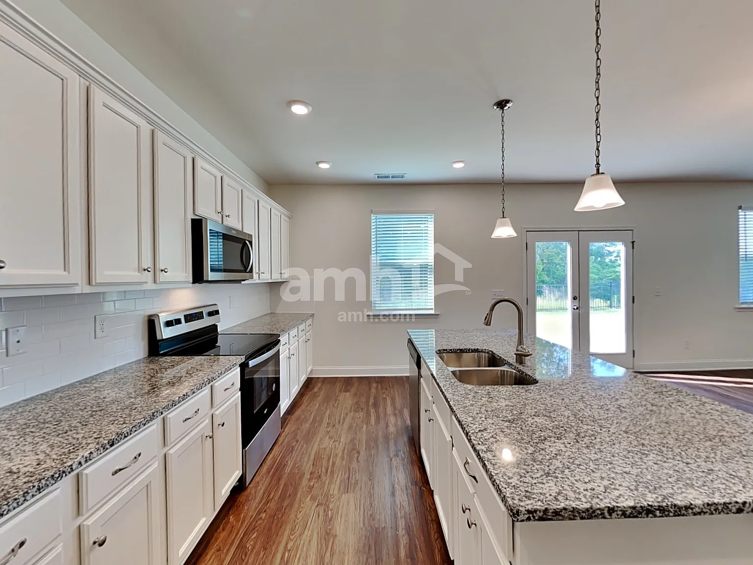 5 bed, 3.0 bath, 2407 sqft, $2,850 — Photo 4