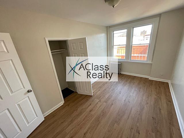 2nd image of 33-51 Vernon Blvd #1