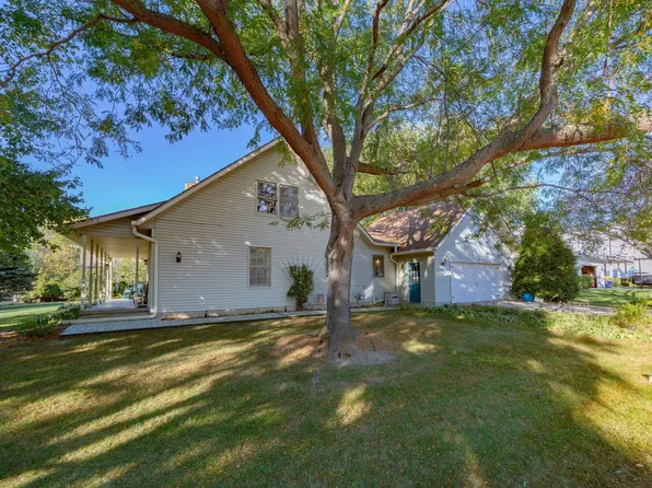 1724 Barberry Rd, Stoughton, WI 53589
