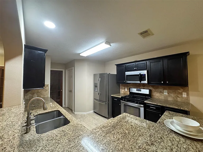 2515 Ember Canyon Ln — Photo 11