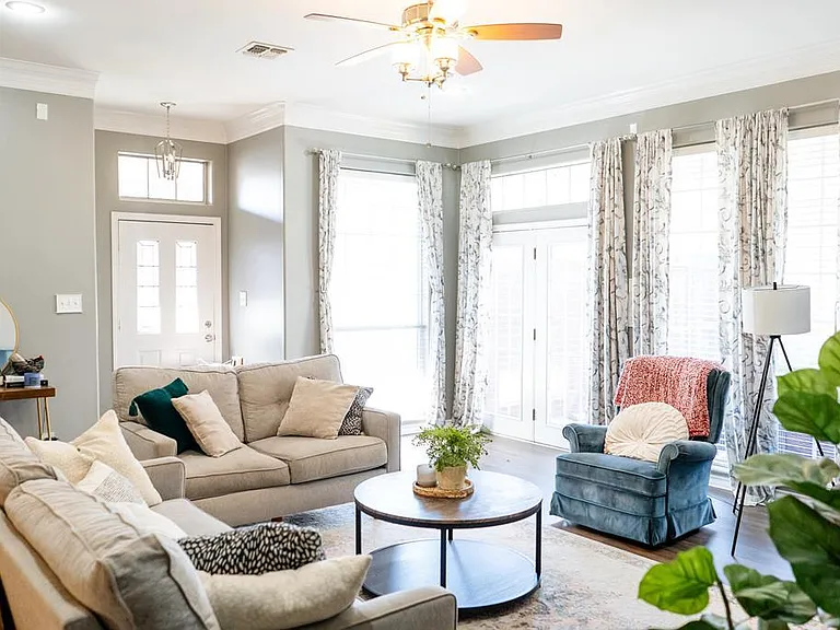 1215 Dorchester Dr — Photo 15