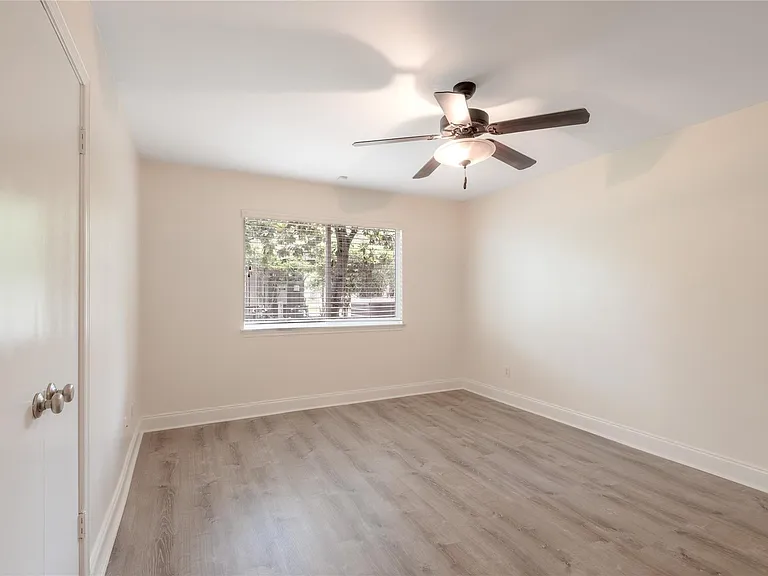 208 Waters Edge — Photo 19