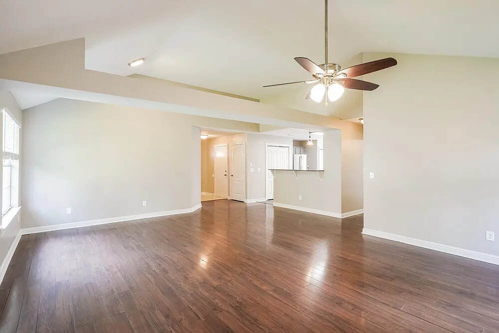 3 bed, 2.0 bath, 1437 sqft, $2,040 — Photo 4