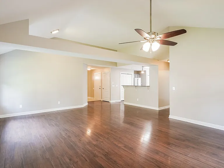 208 Ben Alex Ct — Photo 4