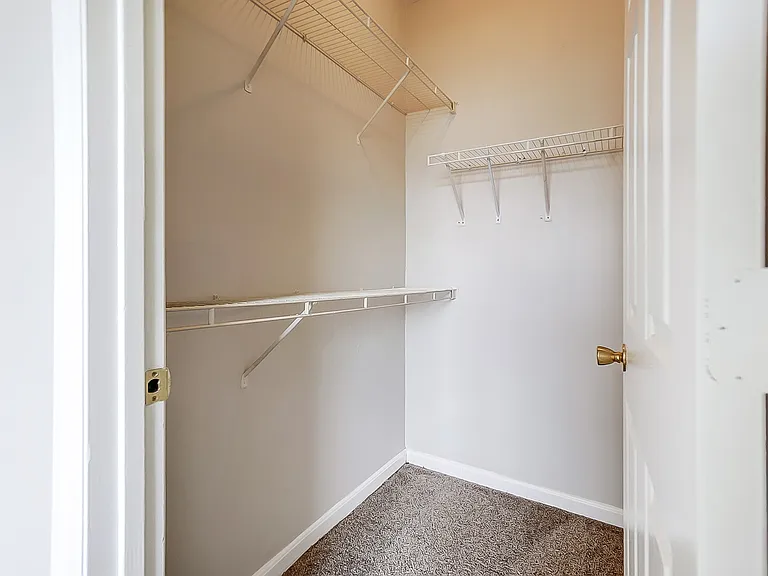 Delaware Crossing Apartments — Photo 11