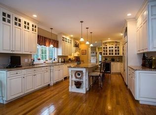 10 Quaker Ln, Dedham, MA 02026