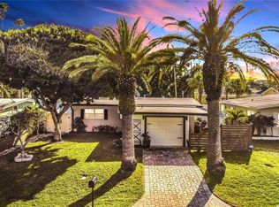 16208 2nd St E, Redington Beach, FL 33708