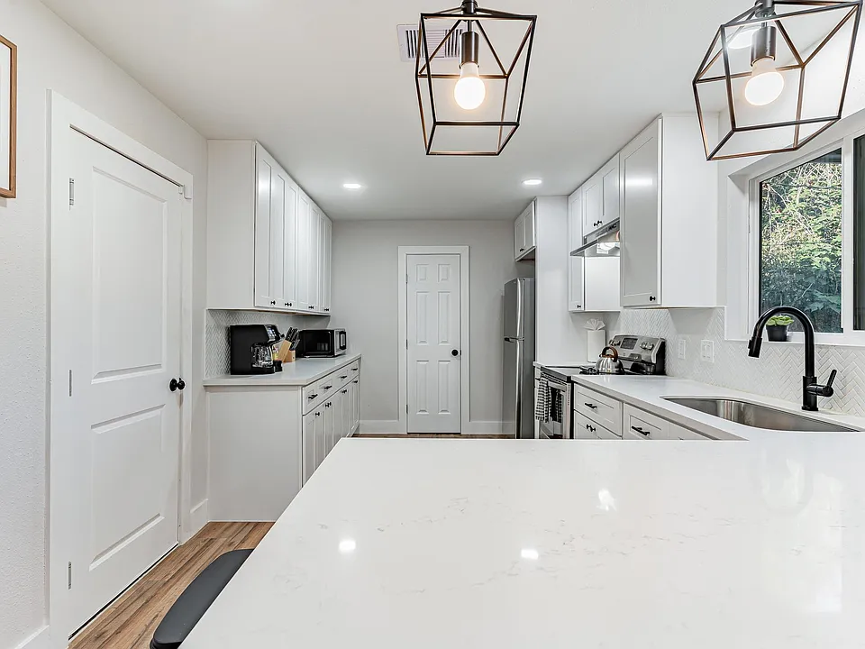 13117 Faraday Dr