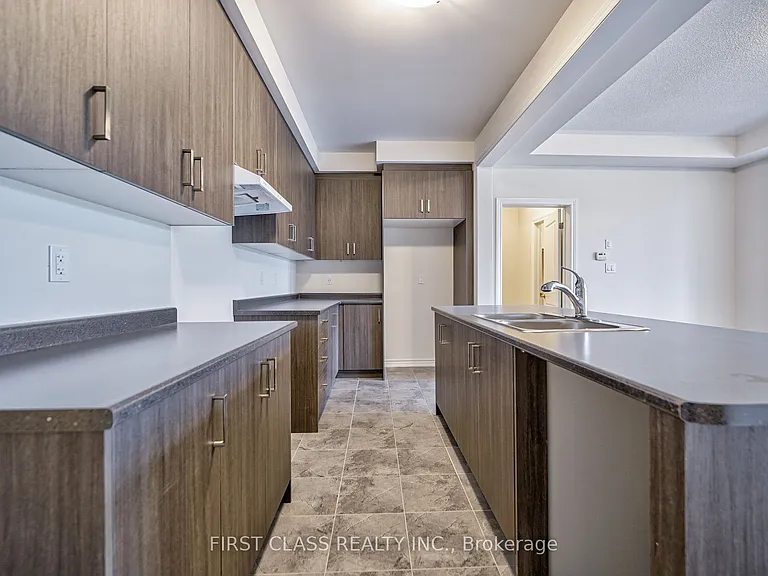 61 Kenneth Rogers Cres — Photo 11