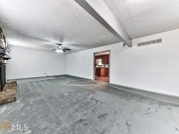 3rd image of 128 Pioneer Dr #16