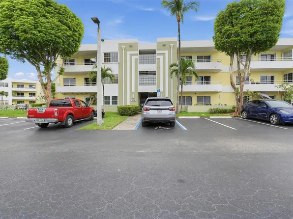 10765 SW 108th Ave APT 301, Miami, FL 33176