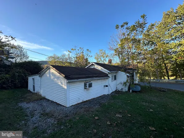 113 E 1st Ave, Everett, PA 15537