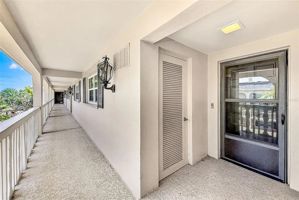 2 bed, 2.0 bath, 1133 sqft, $2,100 — Photo 2