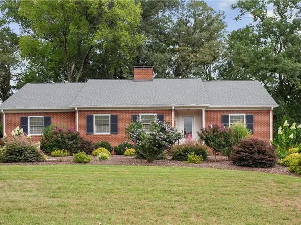 104 Knollwood Dr, Greensboro, NC 27403