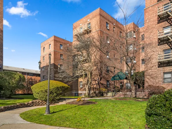 2337 Hudson Terrace image 22 of 23