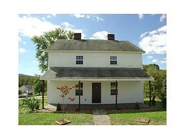 345 Maple St photo 1
