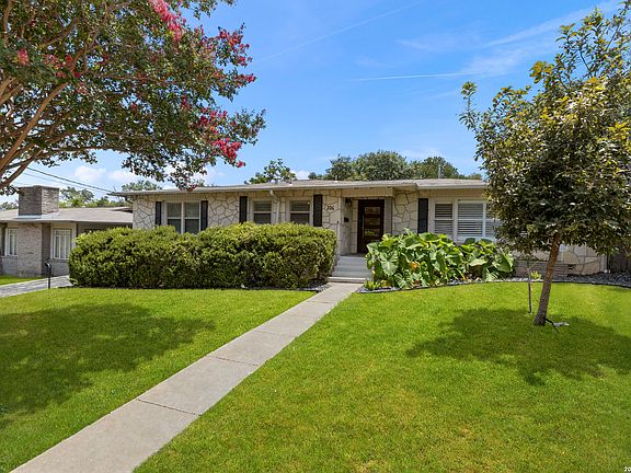 3rd image of 206 E Agarita Ave