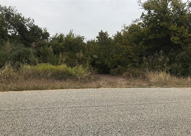 2nd image of 3306 Woodlake Dr