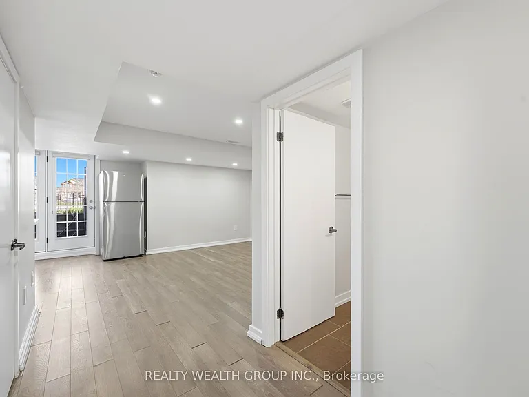 112 Golden Springs Dr — Photo 24
