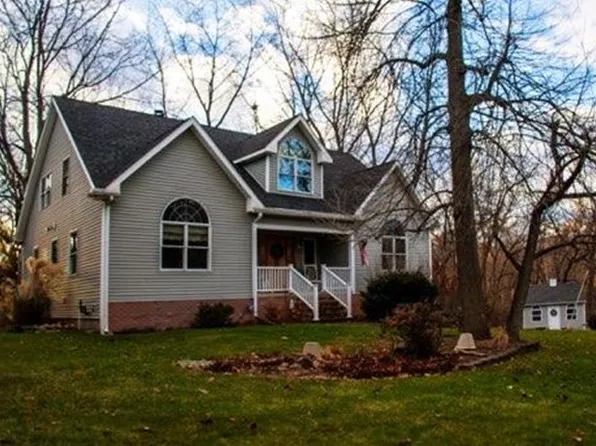 48 River Rd, South Hadley, MA 01075